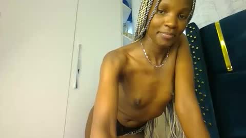 Snapshot of luckyy003 chatting on 12-01-25, 07:02 brielle online show from 12-01-25, 07:02