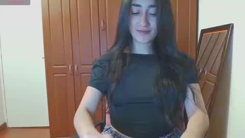 Snapshot of lucy111_love chatting on 09-22-25, 11:40 Lucy online show from 09-22-25, 11:40