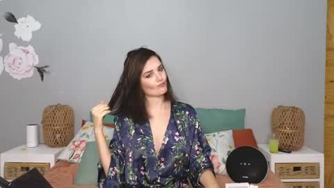 Lucy online show from 06-04-26, 08:59