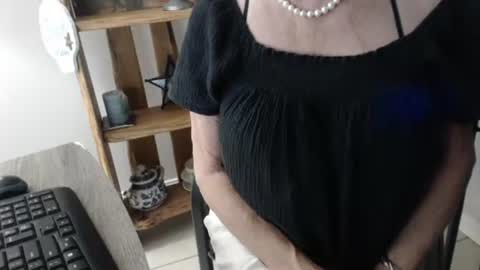 Snapshot of lucy_0000 chatting on 10-19-25, 10:54 lucy_0000 online show from 10-19-25, 10:54