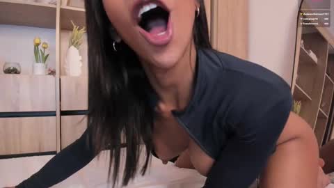 Snapshot of lucy__loud chatting on 02-17-25, 05:25 Paula online show from 02-17-25, 05:25