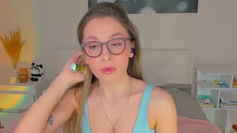 Snapshot of lucy__ray chatting on 12-24-24, 12:00 lucy__ray online show from 12-24-24, 12:00