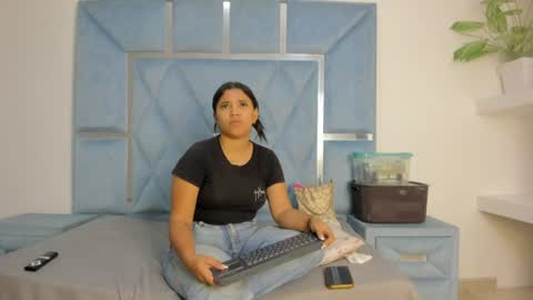 Snapshot of lucy_asm chatting on 06-16-26, 01:47 Lucia online show from 06-16-26, 01:47