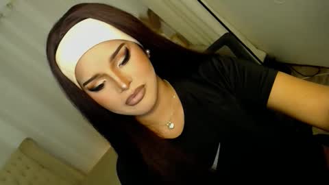    MONA    online show from 11-09-25, 06:06