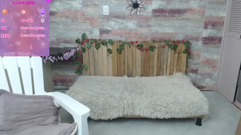 Snapshot of lucy_joi chatting on 12-28-24, 05:23 Luciana online show from 12-28-24, 05:23