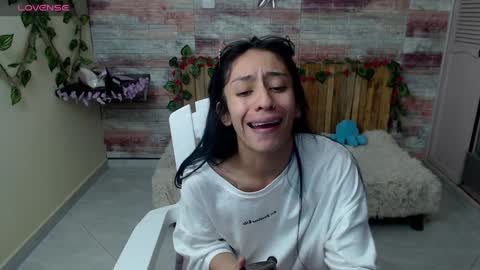 Snapshot of lucy_joi chatting on 01-03-25, 07:27 Luciana online show from 01-03-25, 07:27