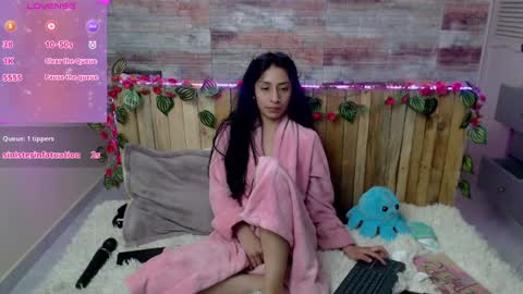 Snapshot of lucy_joi chatting on 01-04-25, 08:49 Luciana online show from 01-04-25, 08:49