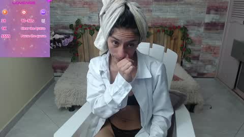 Snapshot of lucy_joi chatting on 01-05-25, 03:00 Luciana online show from 01-05-25, 03:00