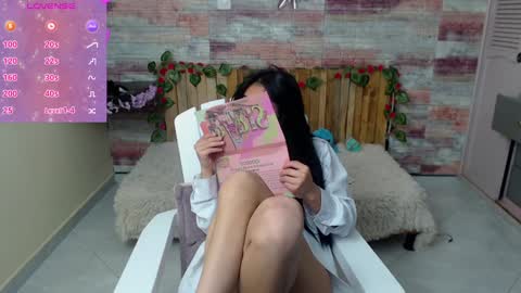 Snapshot of lucy_joi chatting on 01-05-25, 06:02 Luciana online show from 01-05-25, 06:02