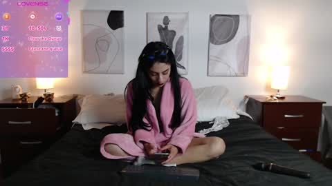 Snapshot of lucy_joi chatting on 01-18-25, 08:20 Luciana online show from 01-18-25, 08:20