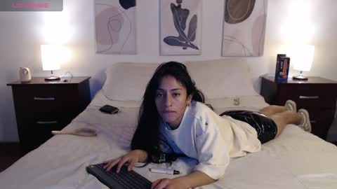 Snapshot of lucy_joi chatting on 01-19-25, 03:18 Luciana online show from 01-19-25, 03:18