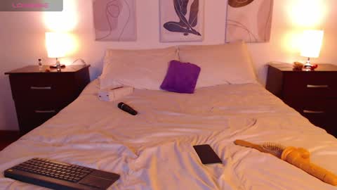 Snapshot of lucy_joi chatting on 01-20-25, 05:15 Luciana online show from 01-20-25, 05:15