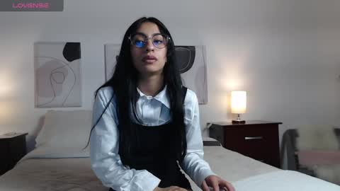 Snapshot of lucy_joi chatting on 01-31-25, 01:43 Luciana online show from 01-31-25, 01:43