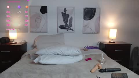 Snapshot of lucy_joi chatting on 02-09-25, 09:05 Luciana online show from 02-09-25, 09:05