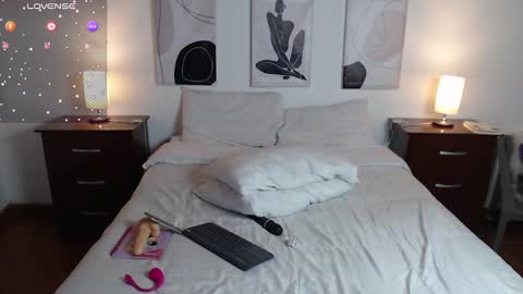 Snapshot of lucy_joi chatting on 02-21-25, 06:07 Luciana online show from 02-21-25, 06:07