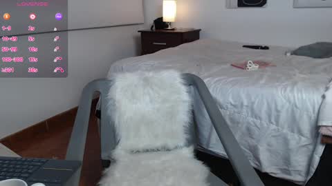 Snapshot of lucy_joi chatting on 03-03-25, 06:26 Luciana online show from 03-03-25, 06:26