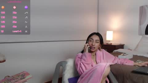 Snapshot of lucy_joi chatting on 03-09-25, 12:00 Luciana online show from 03-09-25, 12:00