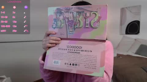 Snapshot of lucy_joi chatting on 03-09-25, 03:01 Luciana online show from 03-09-25, 03:01
