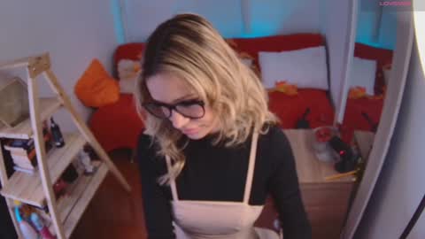 lucy online show from 01-01-25, 01:15