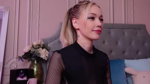 LucyAddison online show from 01-10-26, 09:55