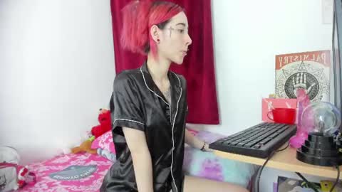 Snapshot of lucyblood chatting on 07-11-26, 02:03 lucyblood online show from 07-11-26, 02:03