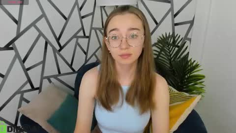 Snapshot of lucyy_green chatting on 06-17-26, 12:57 Lucy online show from 06-17-26, 12:57