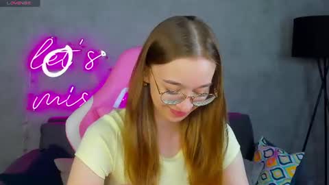 Snapshot of lucyy_green chatting on 06-24-26, 01:04 Lucy online show from 06-24-26, 01:04