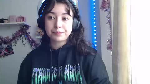 Snapshot of luhannaeverdeen chatting on 01-16-26, 01:04 Luhana online show from 01-16-26, 01:04