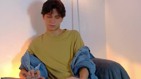 Snapshot of lui_x_dust chatting on 03-09-26, 03:43 Lui online show from 03-09-26, 03:43