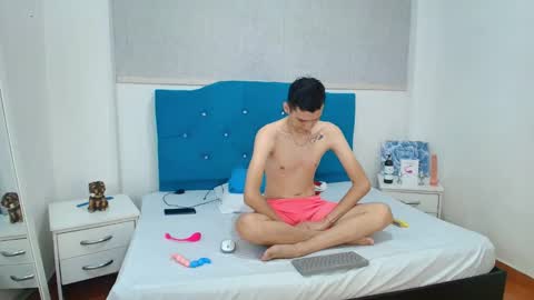 Snapshot of luigimarchetti chatting on 12-22-25, 07:55 luigimarchetti online show from 12-22-25, 07:55