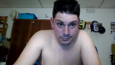 Snapshot of luis2423 chatting on 10-29-25, 11:50 A slave to the mistress.. un esclavo para las amas dominantes. online show from 10-29-25, 11:50