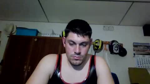 Snapshot of luis2423 chatting on 11-18-25, 11:48 A slave to the mistress.. un esclavo para las amas dominantes. online show from 11-18-25, 11:48