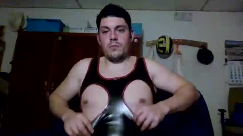 Snapshot of luis2423 chatting on 12-18-25, 11:55 A slave to the mistress.. un esclavo para las amas dominantes. online show from 12-18-25, 11:55