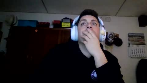 Snapshot of luis2423 chatting on 02-21-26, 02:45 A slave to the mistress.. un esclavo para las amas dominantes. online show from 02-21-26, 02:45