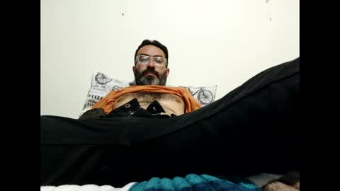 Snapshot of luis2988z chatting on 12-13-24, 03:05 Hairyman online show from 12-13-24, 03:05