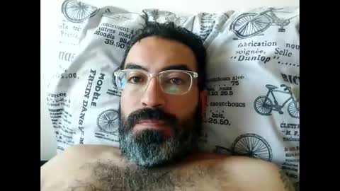 Snapshot of luis2988z chatting on 12-14-24, 01:05 Hairyman online show from 12-14-24, 01:05