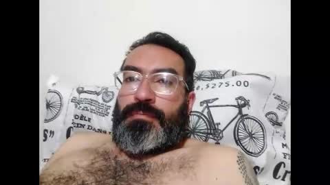 Snapshot of luis2988z chatting on 12-24-24, 04:44 Hairyman online show from 12-24-24, 04:44