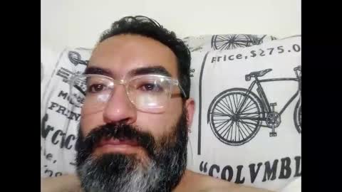 Snapshot of luis2988z chatting on 12-24-24, 08:33 Hairyman online show from 12-24-24, 08:33