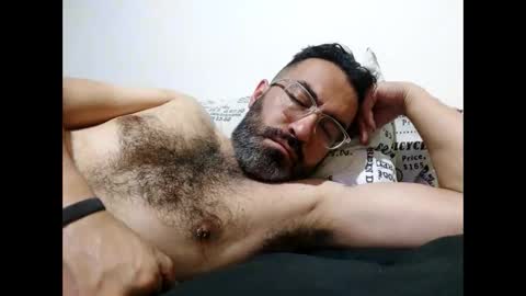 Snapshot of luis2988z chatting on 12-27-24, 02:58 Hairyman online show from 12-27-24, 02:58