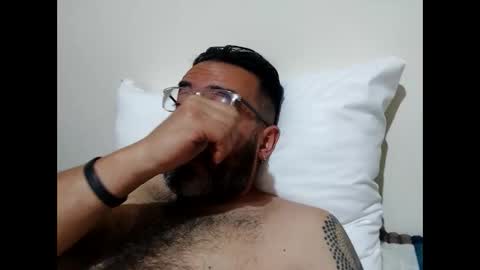 Snapshot of luis2988z chatting on 12-29-24, 03:00 Hairyman online show from 12-29-24, 03:00