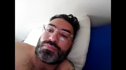 Snapshot of luis2988z chatting on 12-29-24, 01:28 Hairyman online show from 12-29-24, 01:28