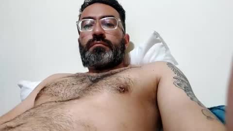 Snapshot of luis2988z chatting on 01-06-25, 03:09 Hairyman online show from 01-06-25, 03:09