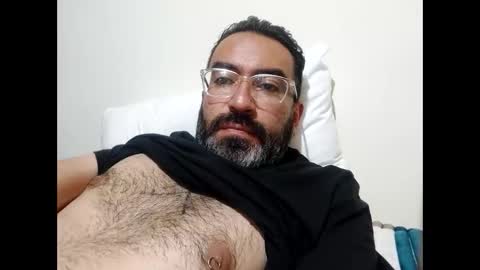 Snapshot of luis2988z chatting on 01-06-25, 11:42 Hairyman online show from 01-06-25, 11:42