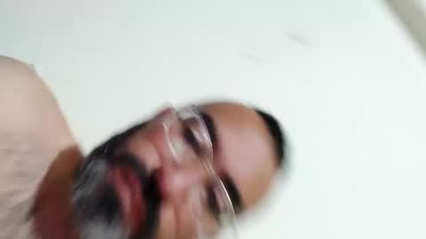 Snapshot of luis2988z chatting on 01-10-25, 01:42 Hairyman online show from 01-10-25, 01:42