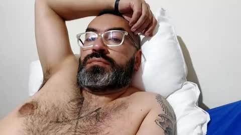 Snapshot of luis2988z chatting on 01-10-25, 11:11 Hairyman online show from 01-10-25, 11:11