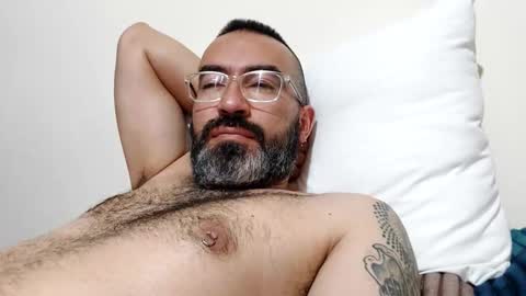Snapshot of luis2988z chatting on 01-13-25, 04:50 Hairyman online show from 01-13-25, 04:50