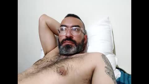 Snapshot of luis2988z chatting on 01-14-25, 12:43 Hairyman online show from 01-14-25, 12:43