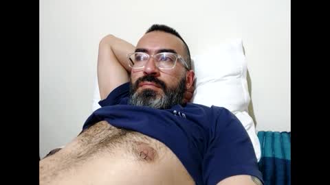 Snapshot of luis2988z chatting on 01-17-25, 01:36 Hairyman online show from 01-17-25, 01:36