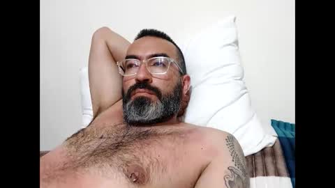 Snapshot of luis2988z chatting on 01-21-25, 03:48 Hairyman online show from 01-21-25, 03:48