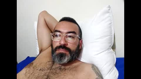 Snapshot of luis2988z chatting on 01-26-25, 03:17 Hairyman online show from 01-26-25, 03:17